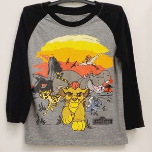 Long sleeved gray and black t-shirt